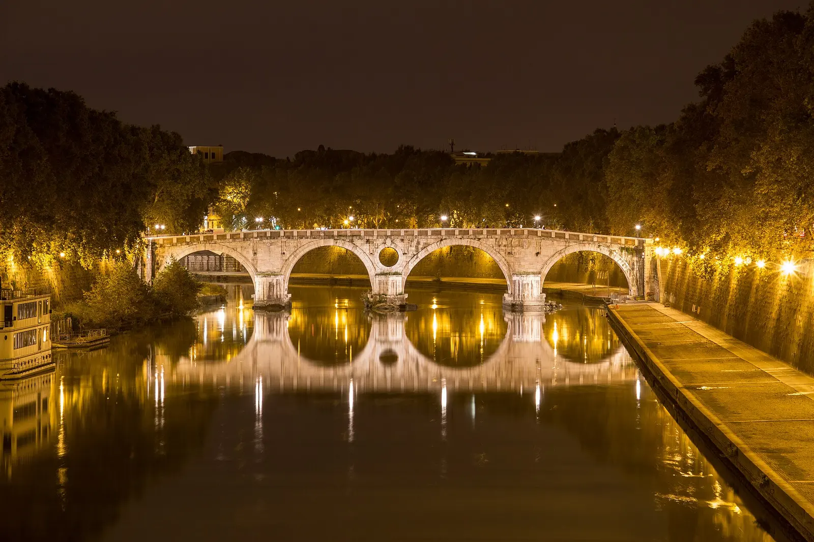 Ponte Sisto over the Tiber at dusk