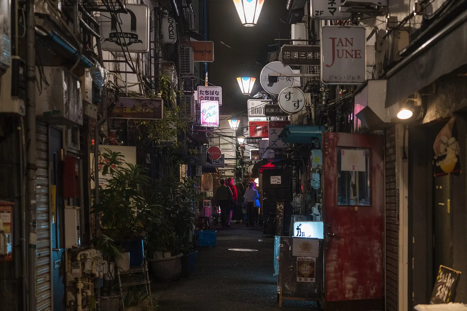 The narrow lanes of Golden Gai at night