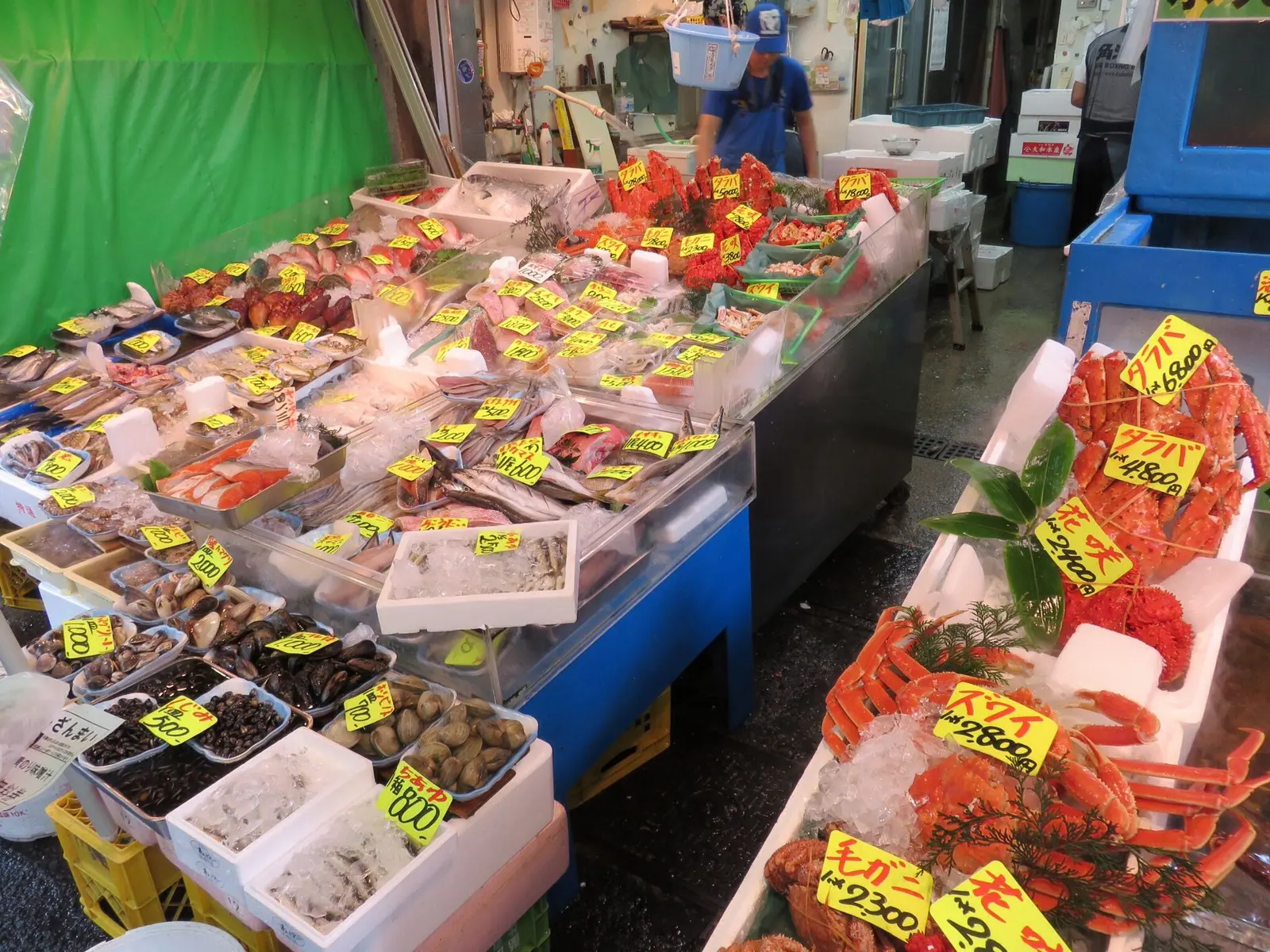 Food stalls at Tsukiji Outer Market